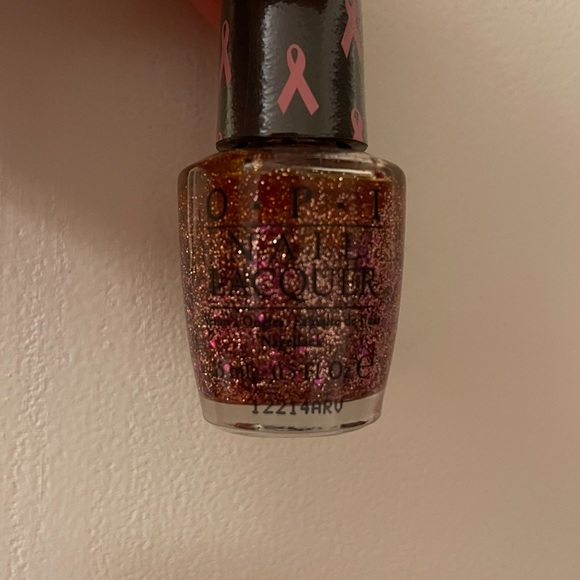 Beautiful glittered nail polish. - Picture 5 of 8